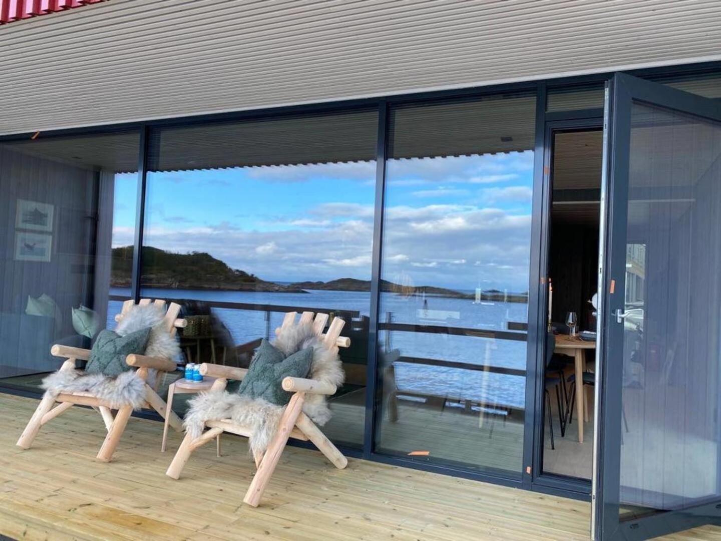 Waterfront Apartment With Panoramic Sea View Henningsvaer Exterior photo