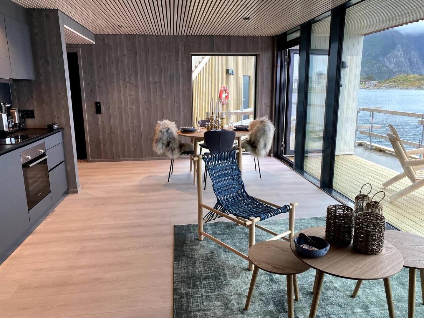 Waterfront Apartment With Panoramic Sea View Henningsvaer Exterior photo